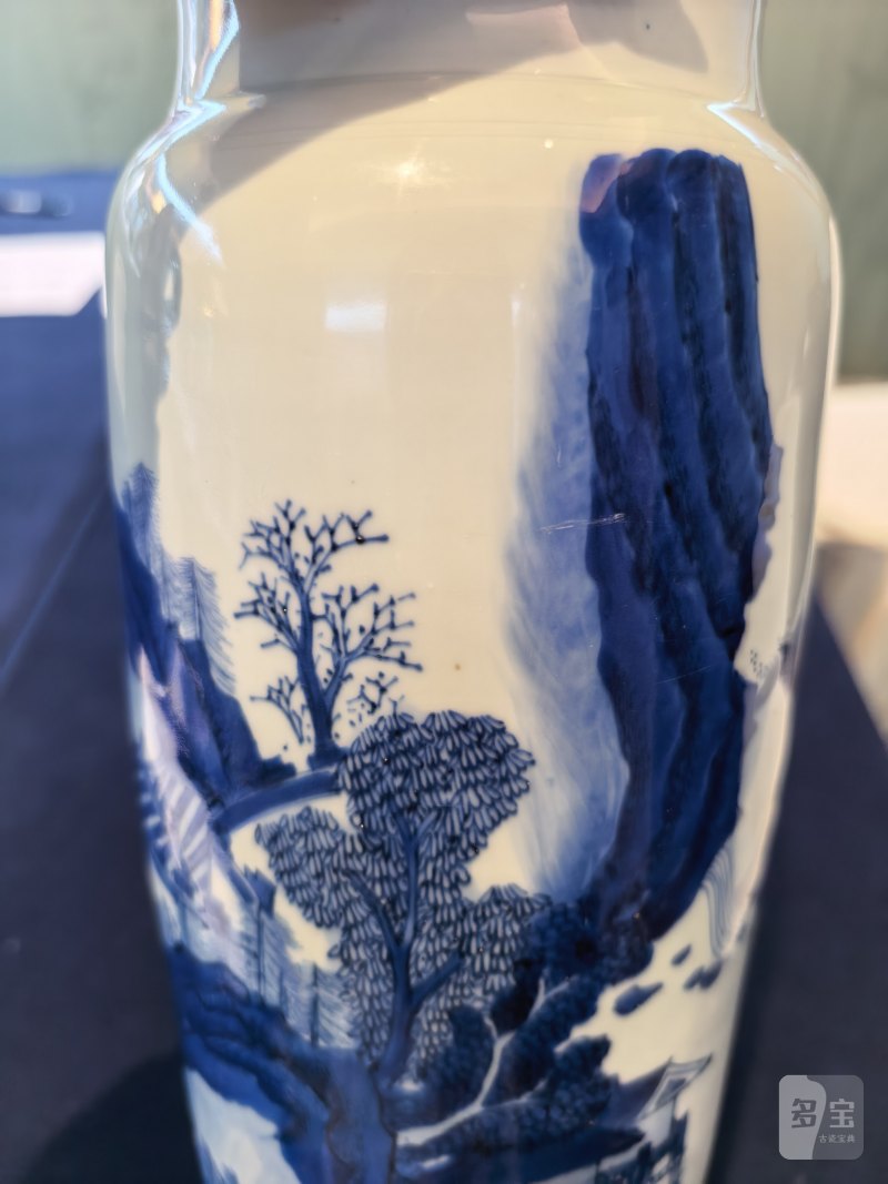 明崇祯 青花山水人物筒瓶 - 图3